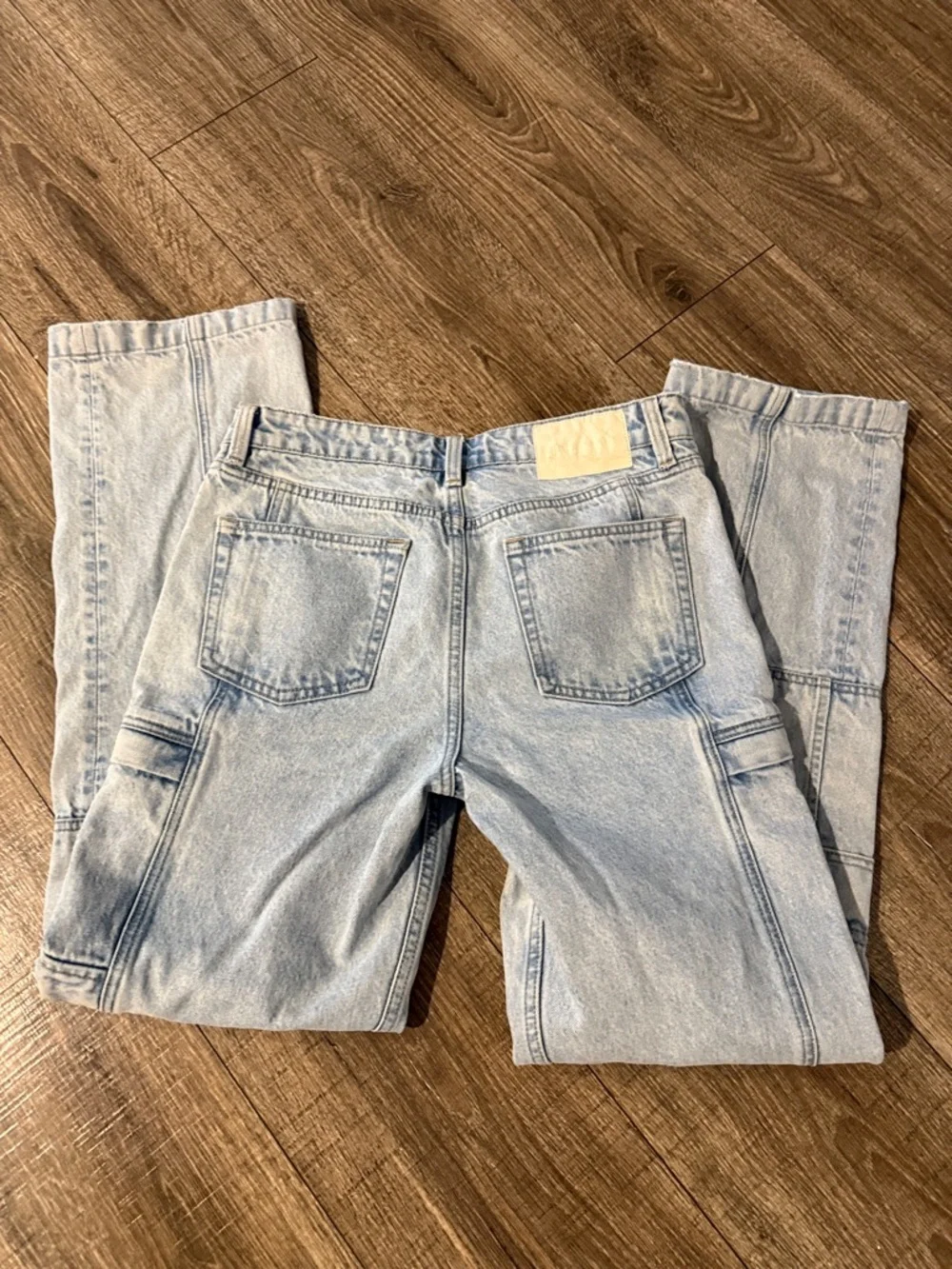 GRLFRND GRLFRND Naomi straight-leg cargo jeans in a light denim wash retail $250 - Picture 8 of 8